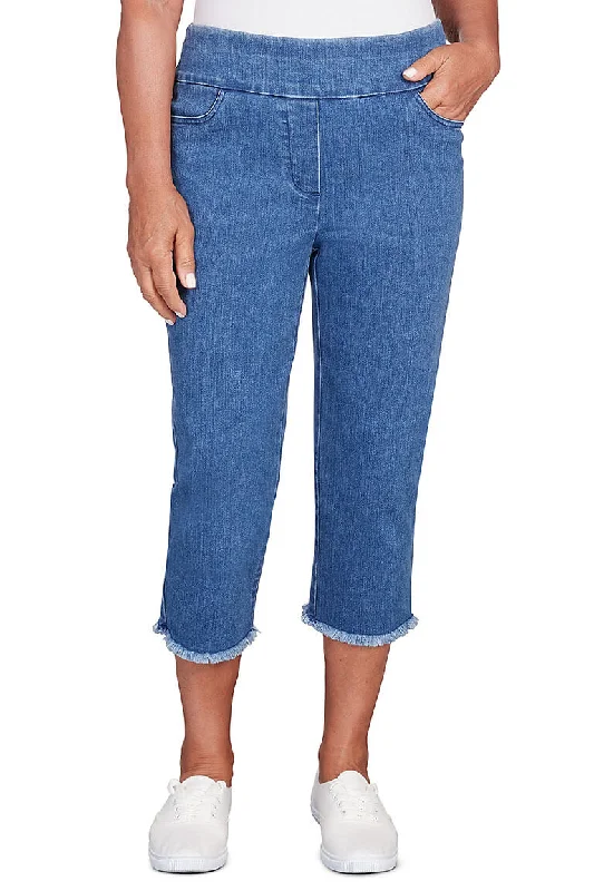 Allure Frayed Denim Capri Pant